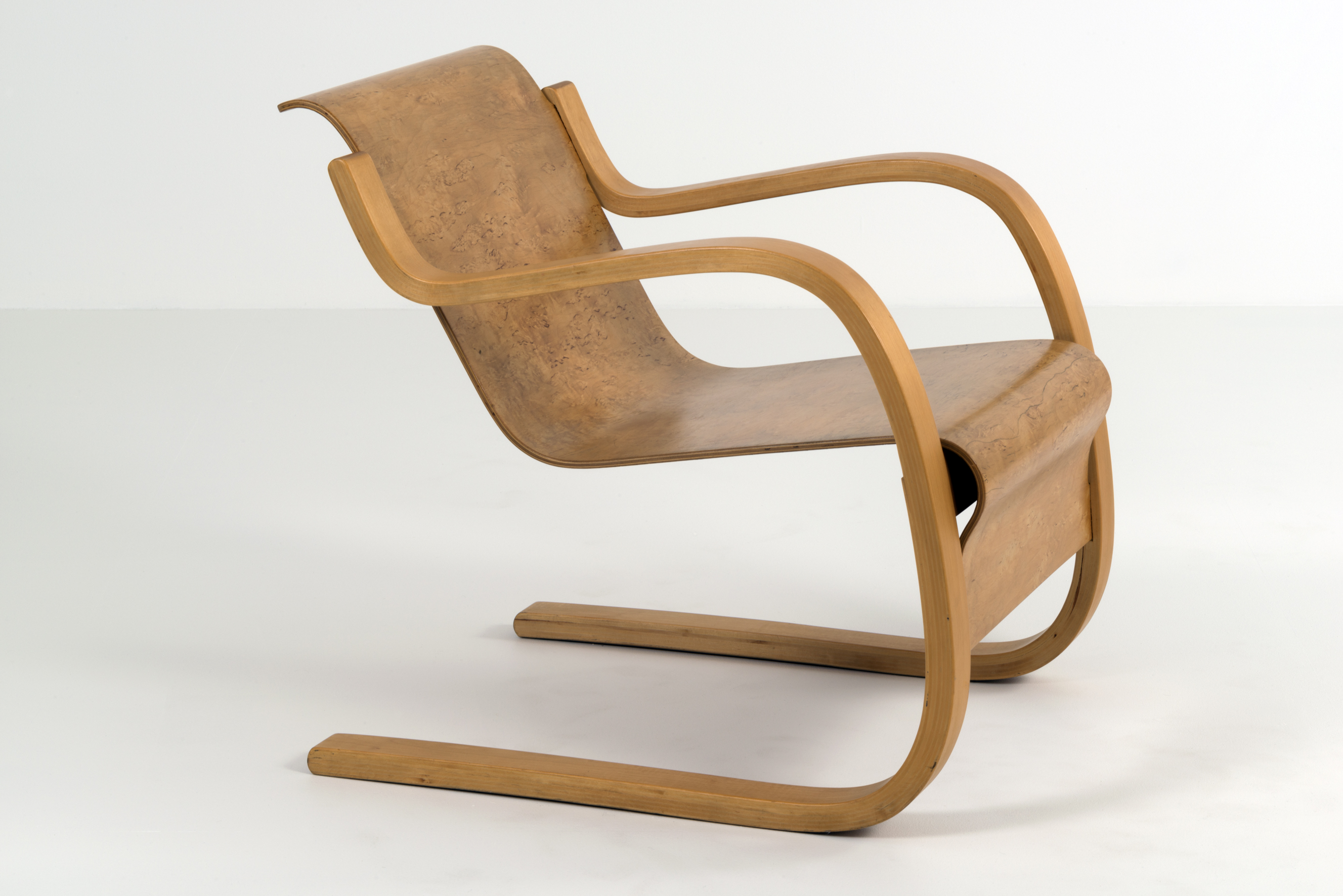 Кресло пружинное. Alvar Aalto Armchair. Кресло пружина из дерева.